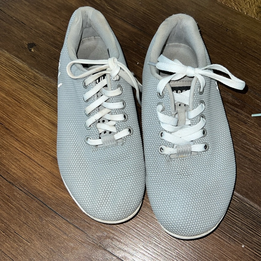 Great shape! Light gray size 6
